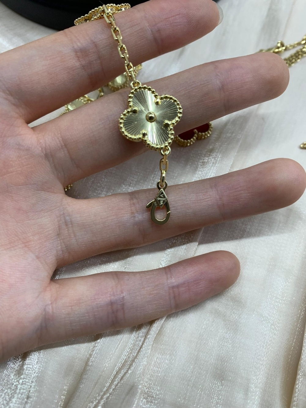 18k gold plated Clover bracelet - Picture 7 of 7
